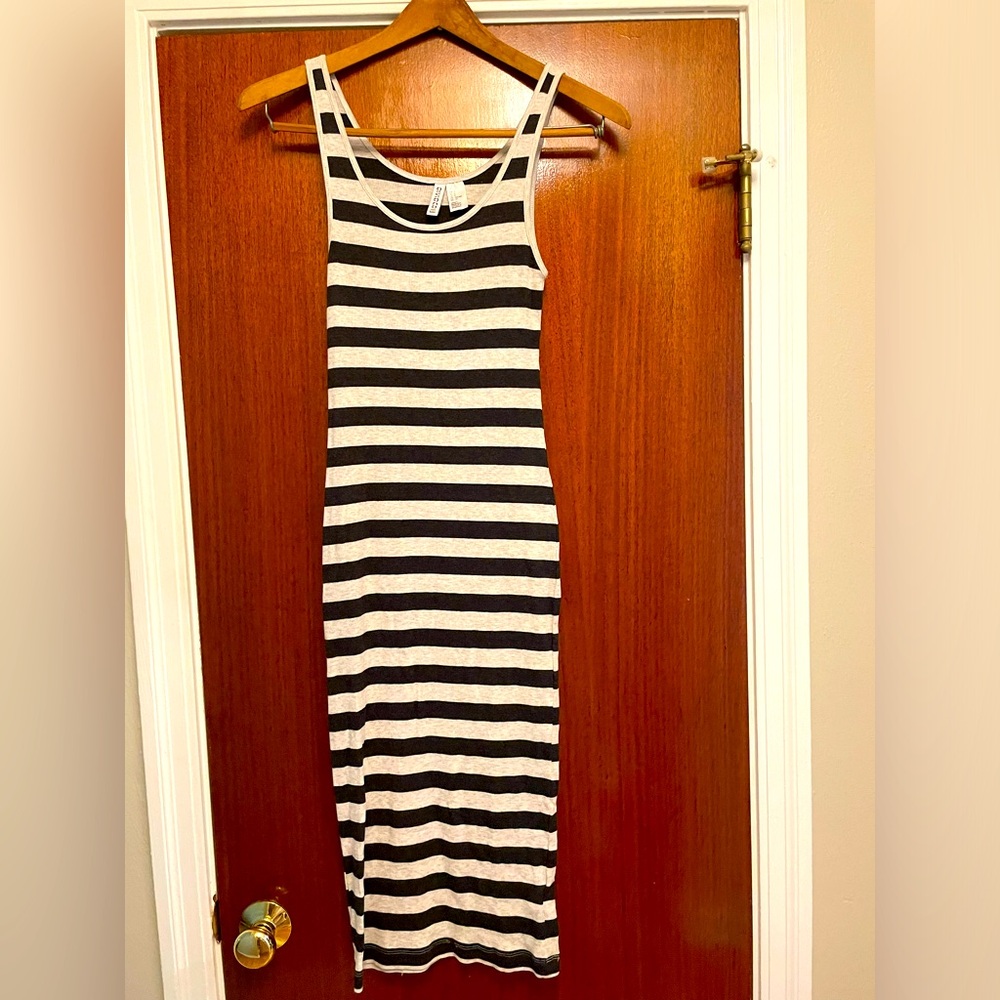 Black and white ribbed sleeveless dress